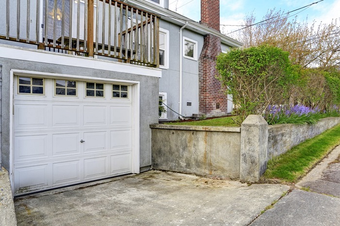 3 Ways to Fit a Garage Onto a Narrow Lot - Mom Blog Society