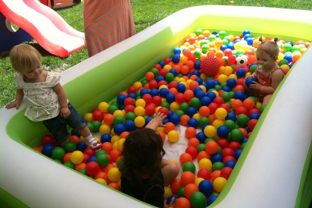 blow up pool with balls