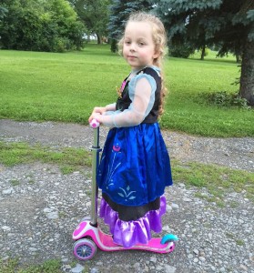 leah scooter side view on Globber