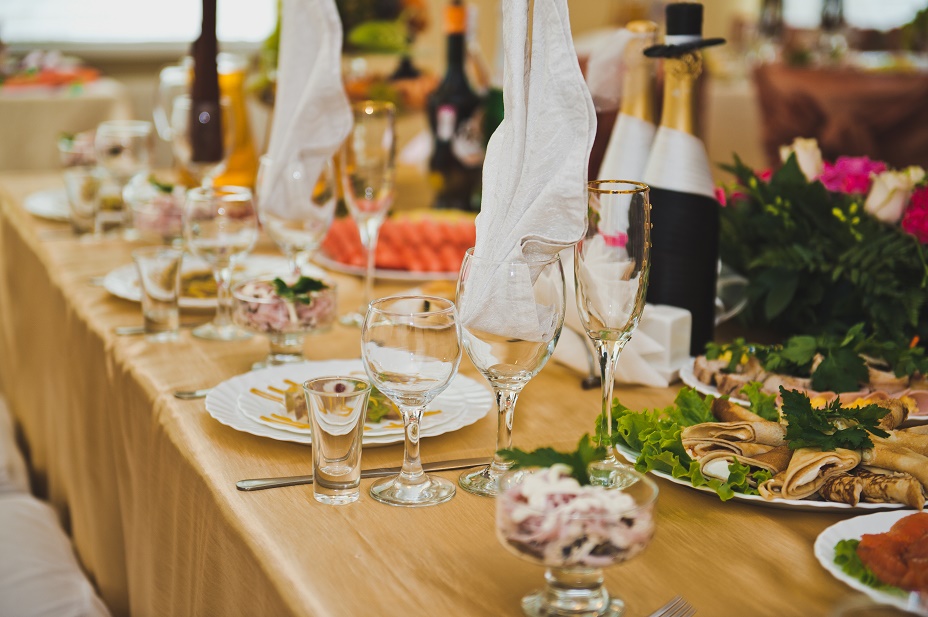 How to Plan a Dinner Party-That's Fun! - Mom Blog Society