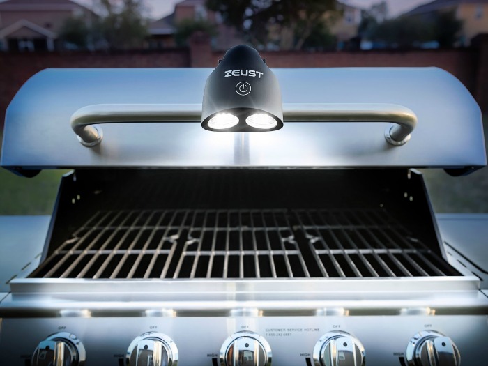 The Zeust Sirius 2.0- The Grill Light That Will Make Your Holidays Brighter