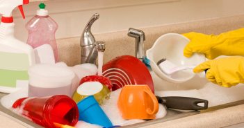 Quick and Easy Kitchen Cleaning Hacks for Working Moms