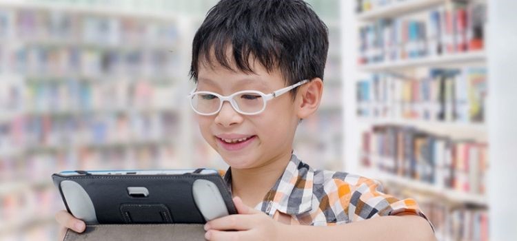 Why Your Kids Should Wear Computer Glasses - Mom Blog Society