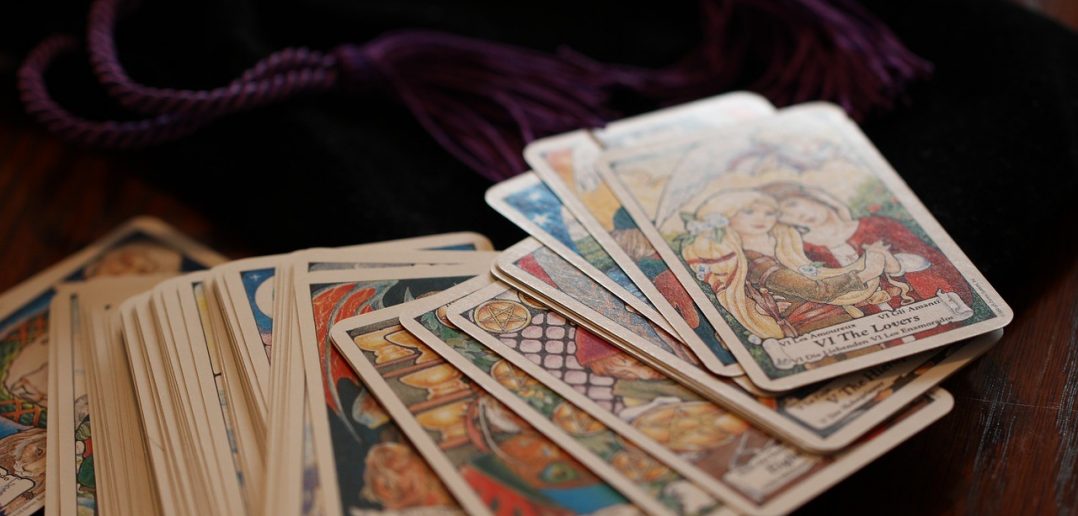 How Accurate Are Tarot Card Readings Online? - Mom Blog ...