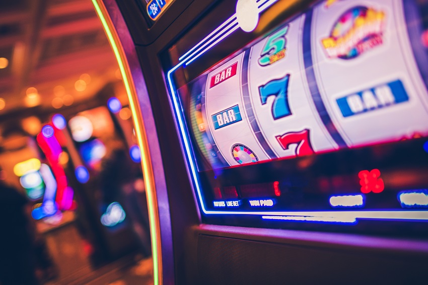 Tips To Minimise Your Losses When Gambling Online - Mom Blog Society