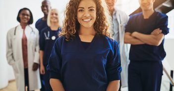 Rewarding Healthcare Careers That Fit a Busy Mom’s Life
